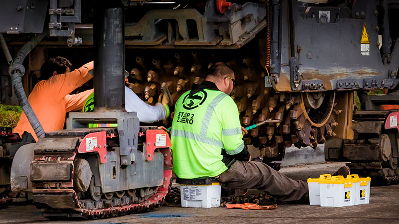 Excavator-maintenance-02
