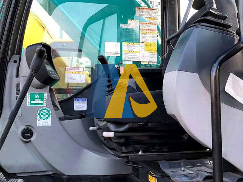 Kobelco SK200 Excavator-2