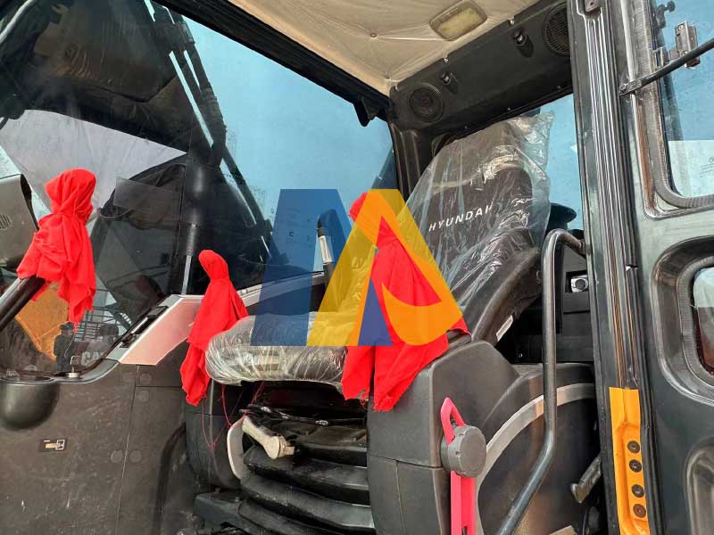 Used Hyundai 220-9S Excavator-3
