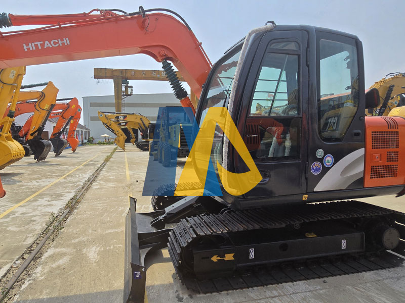 Used Small Excavator Hitachi ZX70-3Used Small Excavator Hitachi ZX70-3