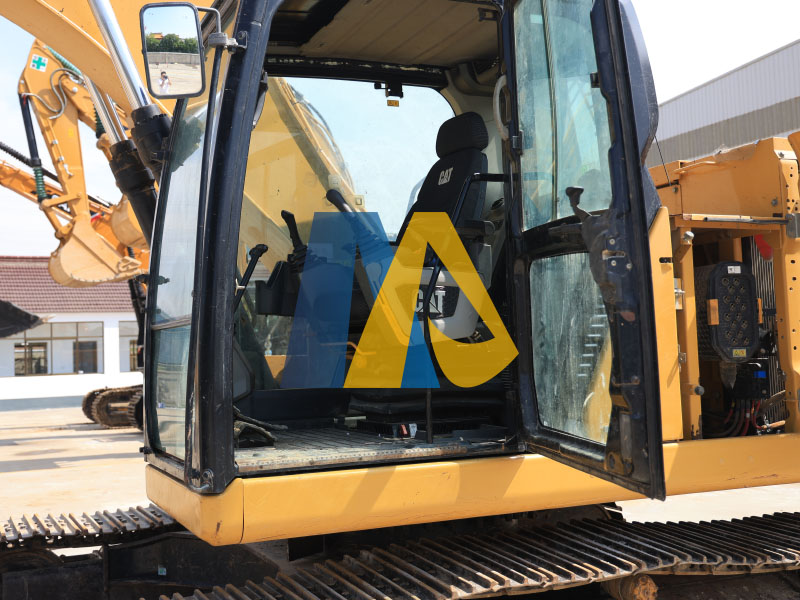 Caterpillar320GC-05